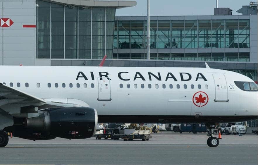 Suspende Air Canada operaciones por la huelga de sus auxiliares de vuelo