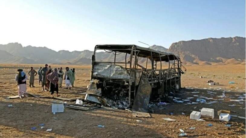 Mueren 79 migrantes, entre ellos 19 niños, al incendiarse un autobús en Afganistán