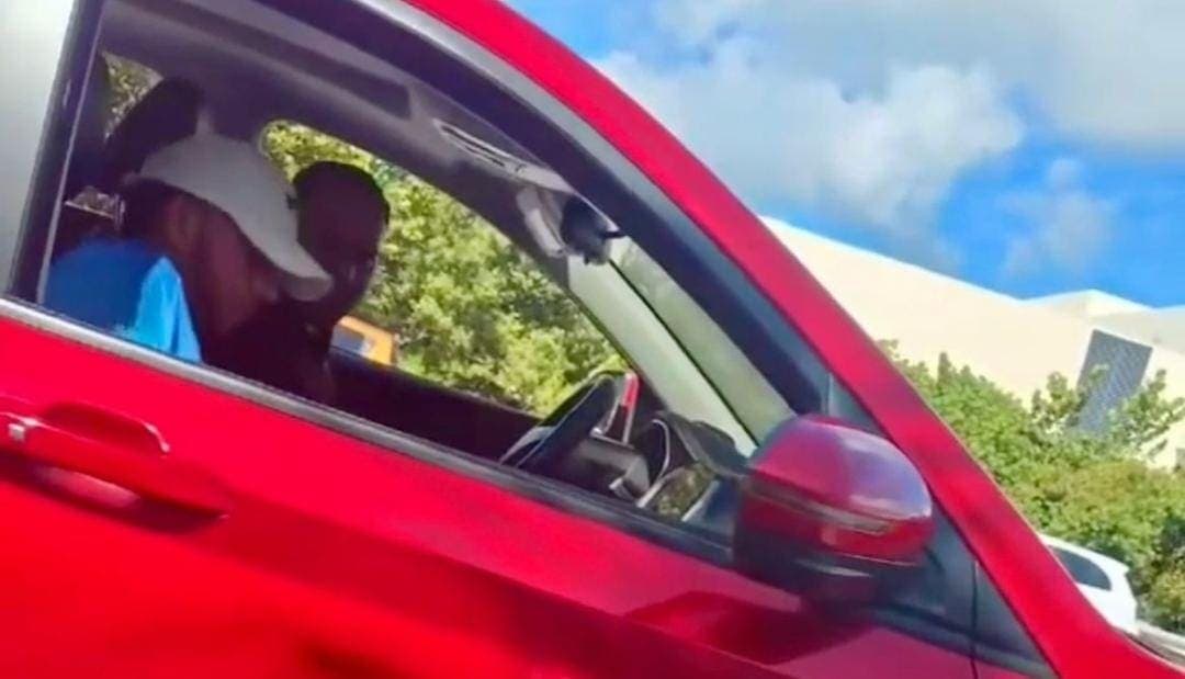 Video: Detienen a sujetos que acosaban a operadores de Uber en Isla Mujeres