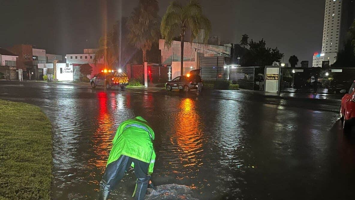 Mueren dos personas tras tormenta en Querétaro; fueron arrastrados por una corriente