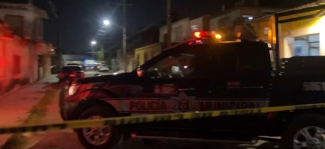 Asesinan a hombre en la SM 67 de Cancún y lesionan a menor de tres años y adulta mayor en ataque armado