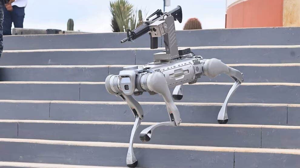Video: Presentan perro robot armado con fusil AR-15 para vigilar calles en Zacatecas