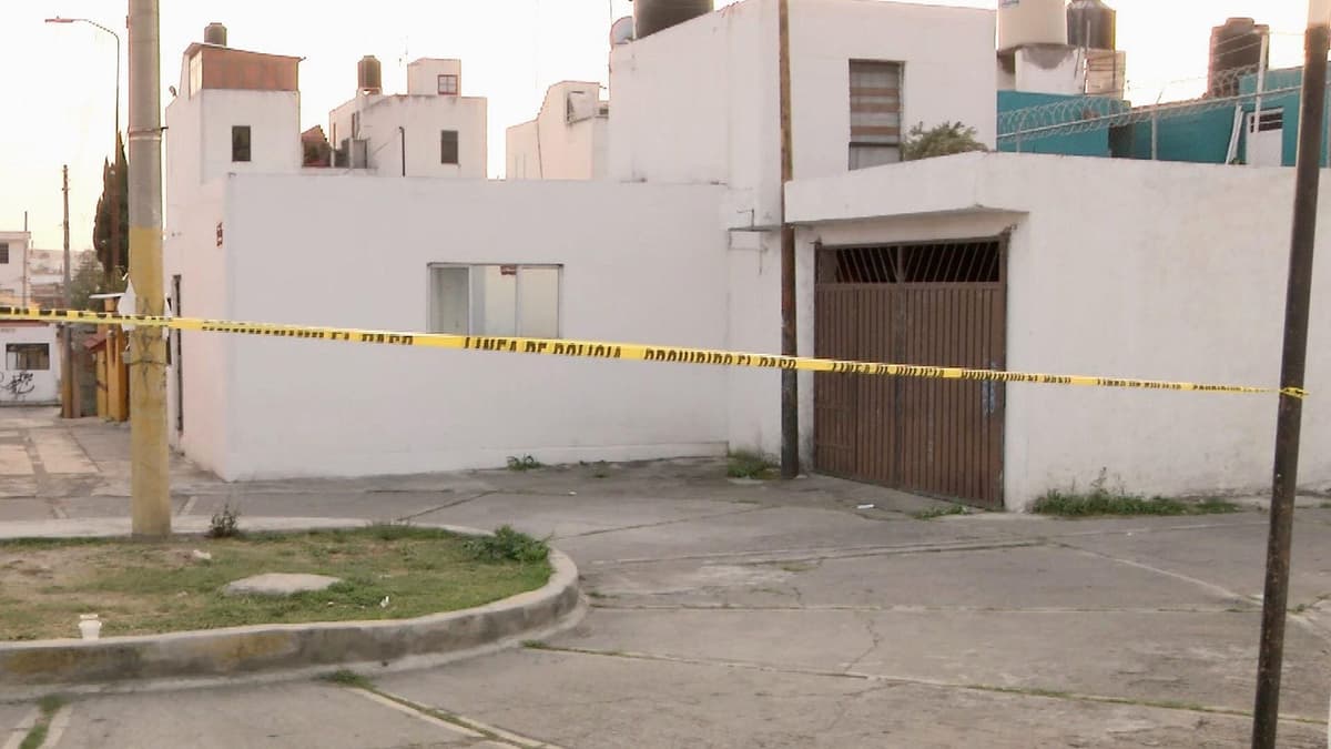 Menor de edad encuentra muerta a su madre en Puebla
