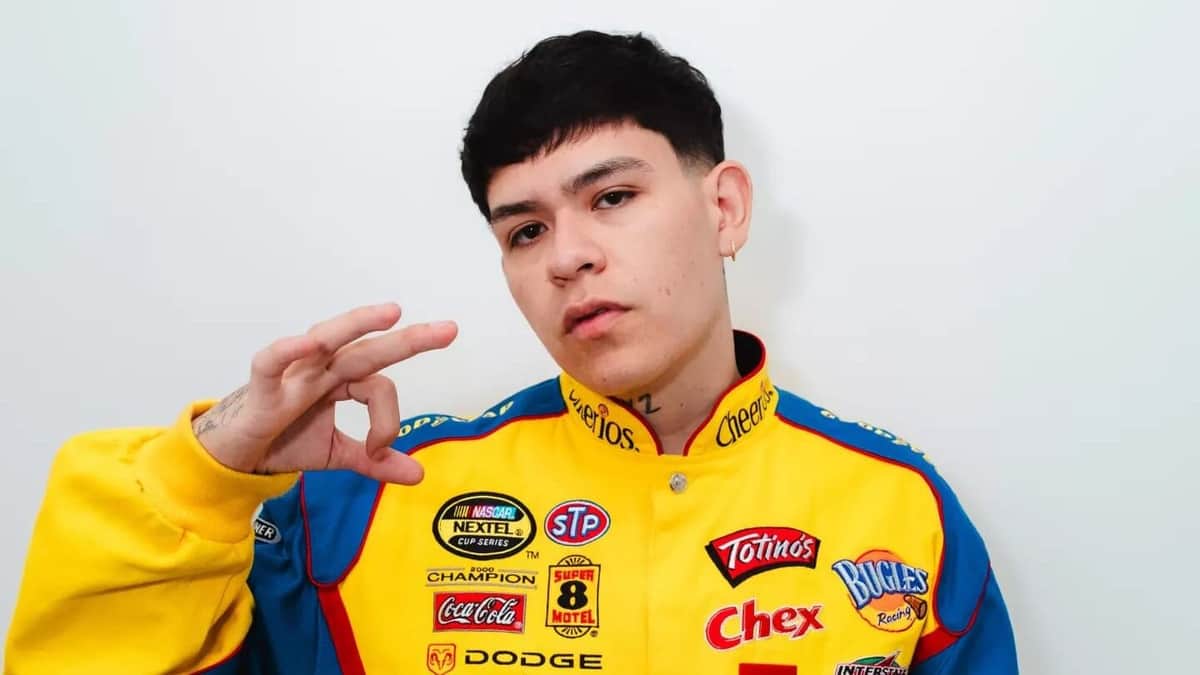 Amenazan de muerte al cantante Junior H con narcomantas firmadas por el CJNG en Tijuana, Baja California