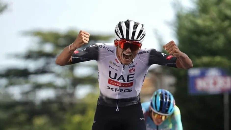 Video: Ciclista mexicano Isaac Del Toro se apunta un nuevo triunfo en el Giro de la Toscana, Italia