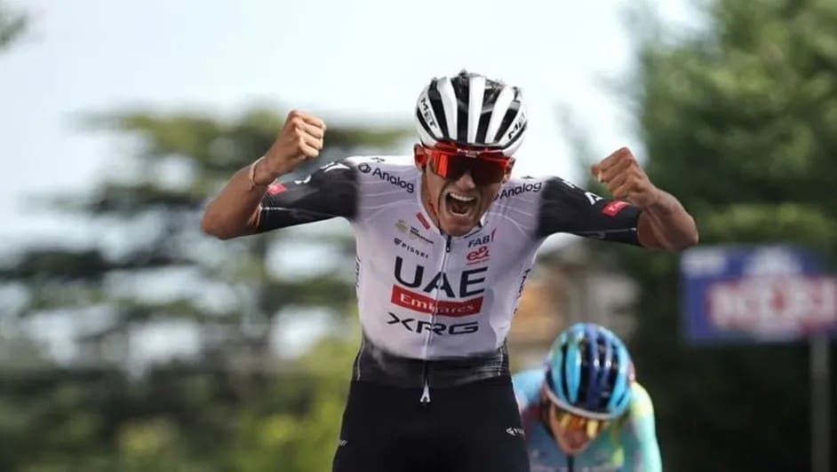 Video: Ciclista mexicano Isaac Del Toro se apunta un nuevo triunfo en el Giro de la Toscana, Italia
