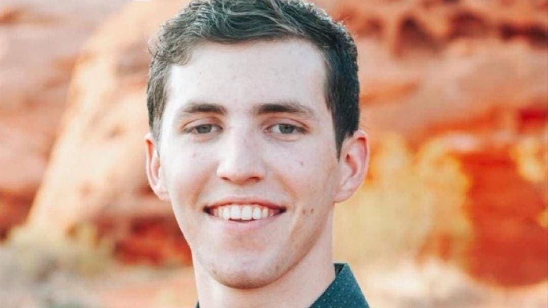 Video: Detienen a presunto asesino de Charlie Kirk; es Tyler Robinson, de 22 años y de familia republicana