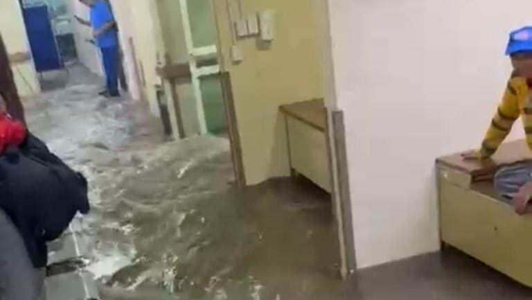 Video: Se inunda Hospital 53 del IMSS por lluvias intensas en Los Reyes La Paz, Edomex