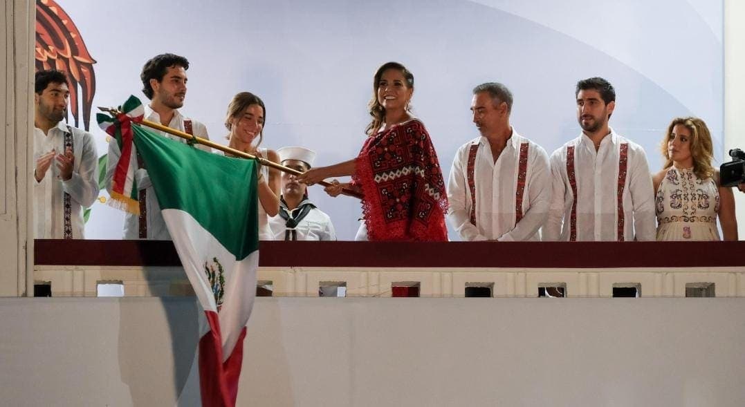 Mara Lezama celebra el 215 aniversario del Grito de Independencia junto al pueblo de Quintana Roo