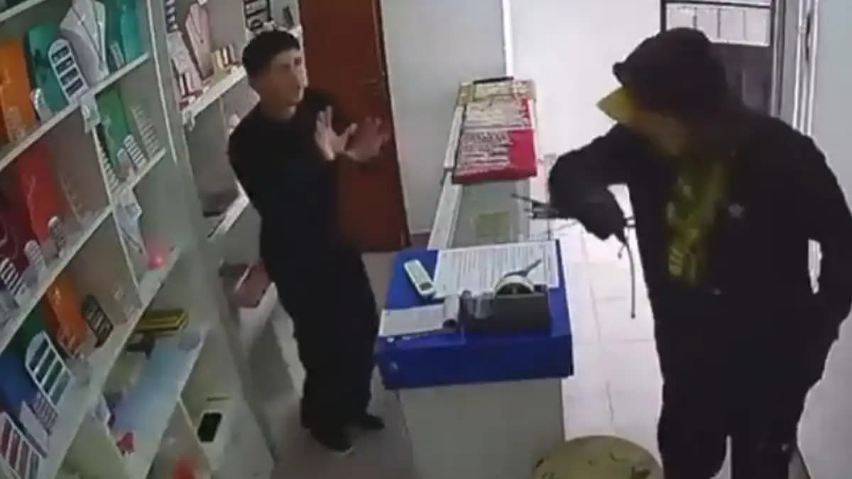 Video: Sujeto recibe golpiza al intentar robar una joyería en Argentina