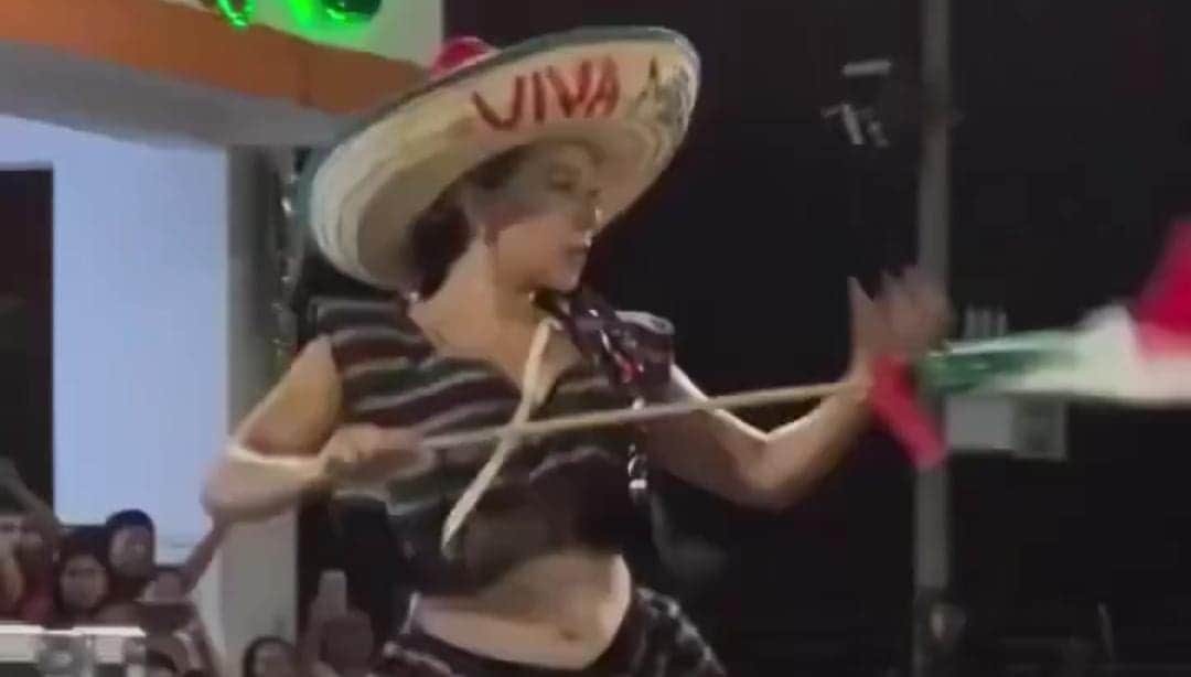 Video: Genera polémica festejo de fiestas patrias con una bailarina exótica en Chiapas
