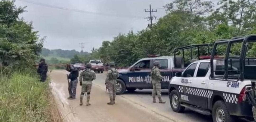 Sigue la violencia en Veracruz; matan a agente, atacan base policiaca y hallan restos humanos