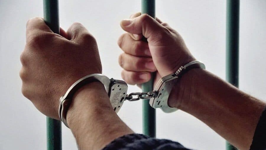 Condenan a 133 años de prisión a sujeto por violación de su hijastra en Morelia, Michoacán