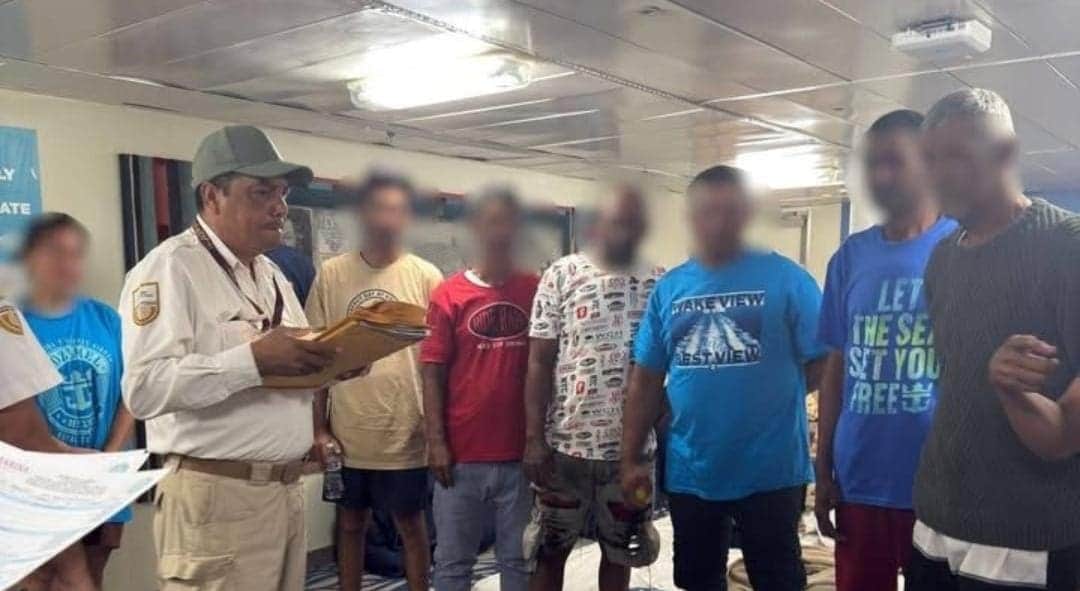 Crucero rescata a 10 náufragos de origen extranjero cerca de Isla Mujeres