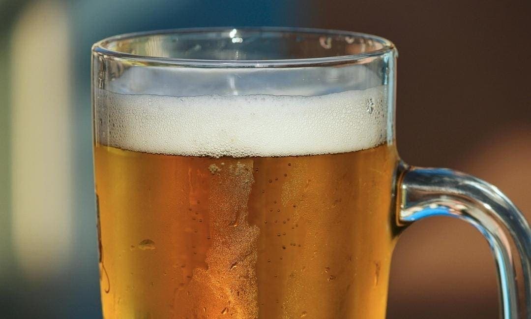 Conoce las cinco marcas de cerveza que contienen más azúcar que un refresco en México