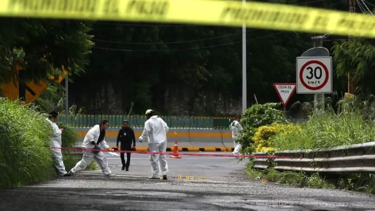 Hallan tres cadáveres maniatados y con signos de violencia en Michoacán