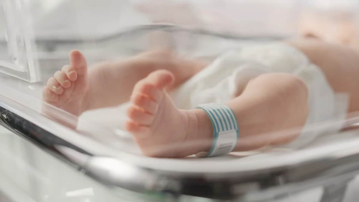 Bebé recién nacido fallece tras ser aplastado por sus hermanos de dos años en Nuevo León