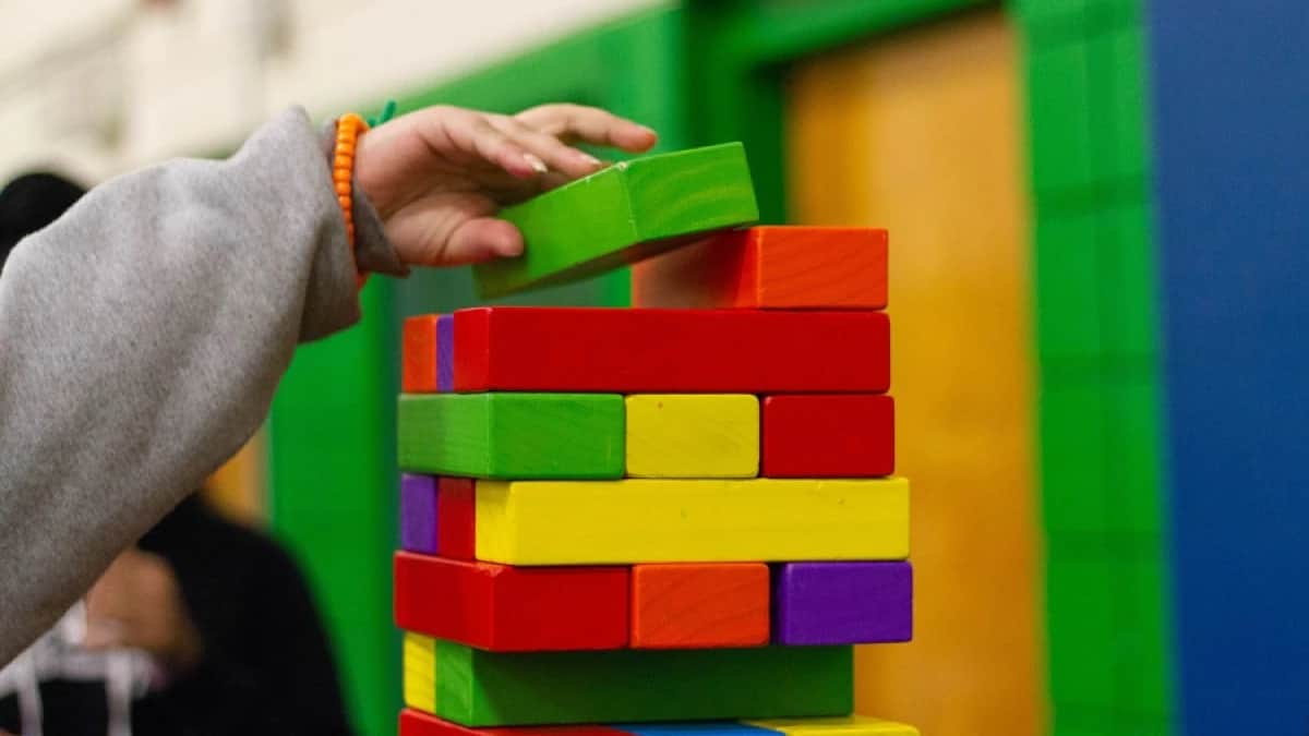 Niño de tres años es atado y amordazado por su maestra de preescolar en Coahuila