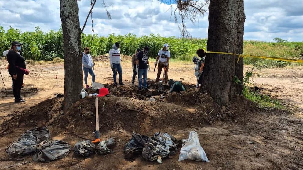 Encuentran 89 bolsas con restos humanos en una fosa clandestina de Zapopan, Jalisco