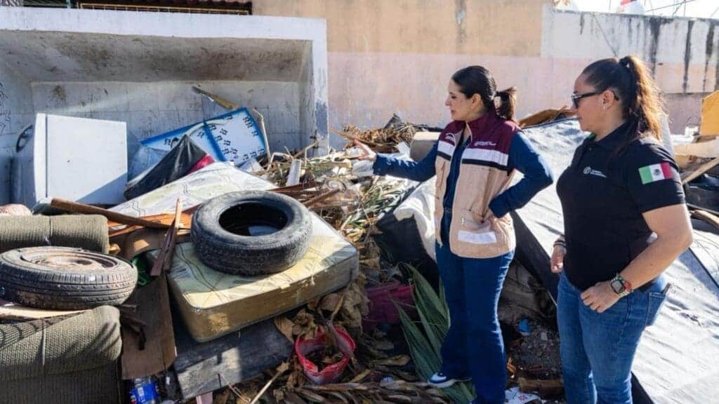 Estefanía Mercado encabeza jornada de descacharrización en Villas del Sol