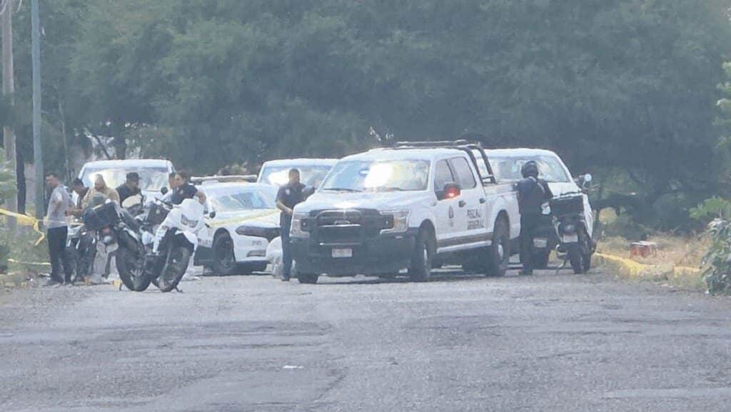 Abandonan cuatro cuerpos dentro de una camioneta en Nezahualcóyotl, Edomex