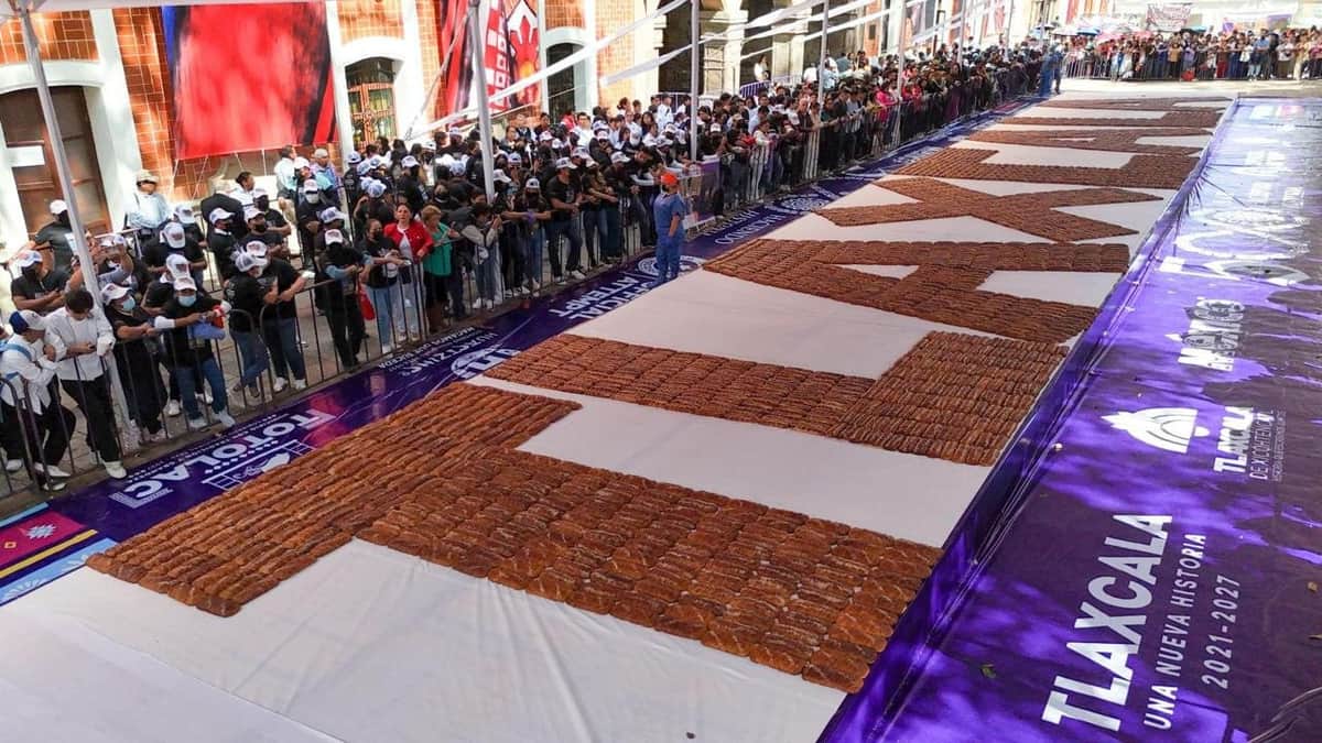 Video: Tlaxcala establece nuevo Récord Guinness por el pan de fiesta más grande del mundo