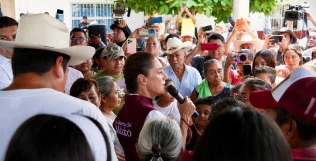 Claudia Sheinbaum visita las zonas afectadas por las lluvias en Puebla