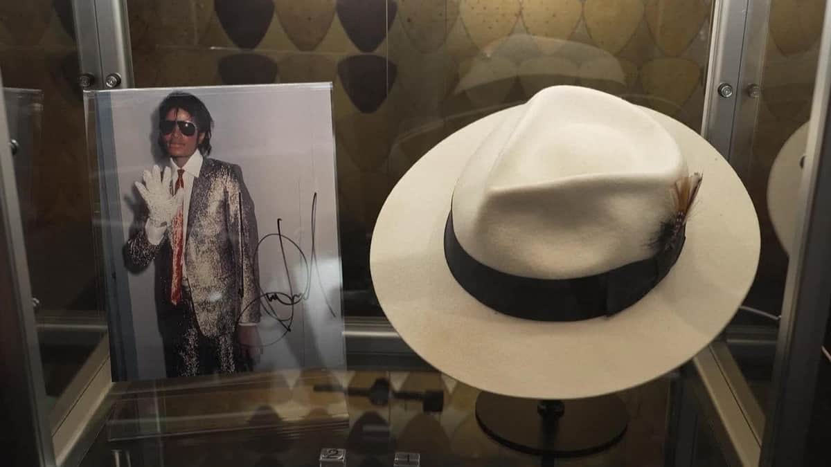 Subasta en Londres, Inglaterra reúne tesoros de John Lennon, Oasis y Michael Jackson