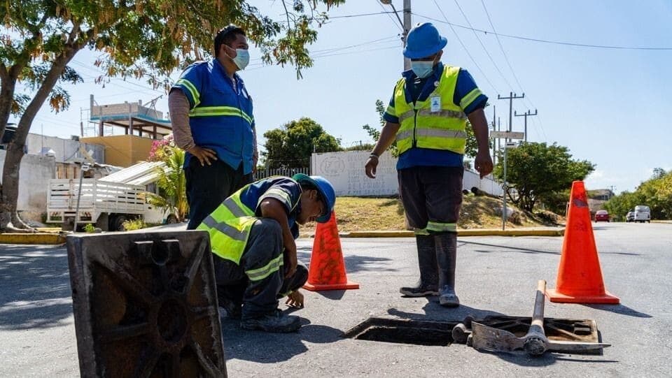 Incentiva Aguakan a mantener los drenajes en buen estado en el norte de Quintana Roo