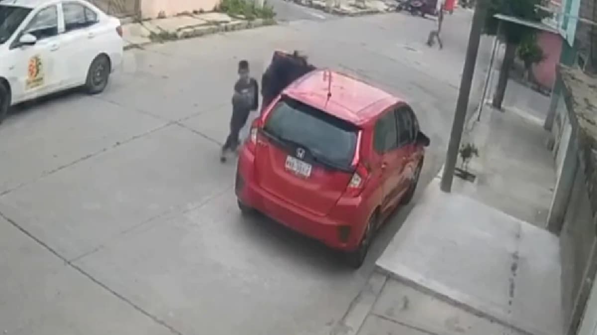 Video: Hombre utiliza a su hijo de 10 años para robar un auto en Edomex