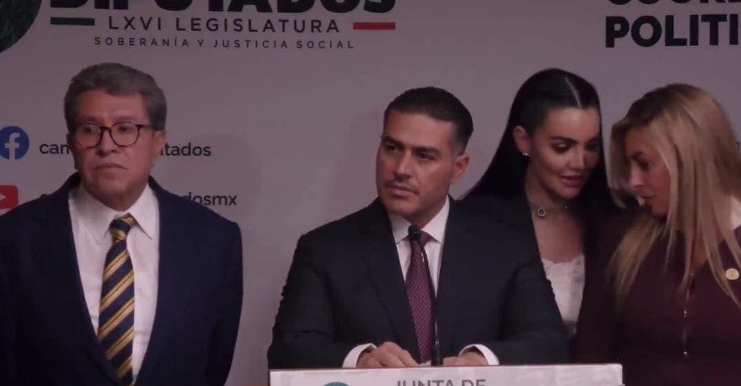 Video: Diputadas se pelean por estar cerca de García Harfuch; Monreal las llama las "Batichicas"