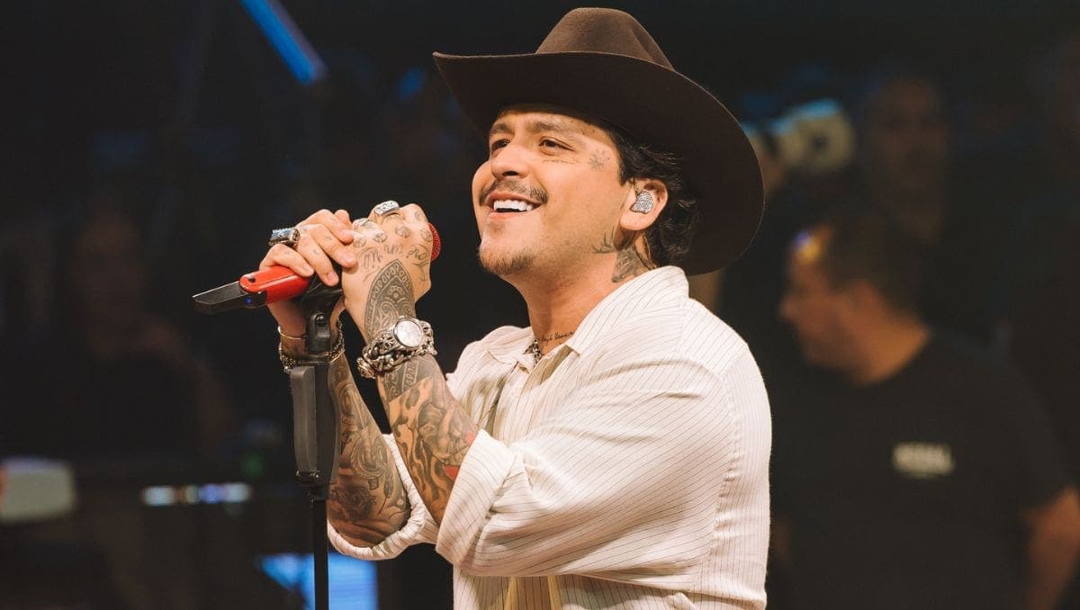 Christian Nodal comparece ante la FGR por presunta falsificación de documentos de Universal Music