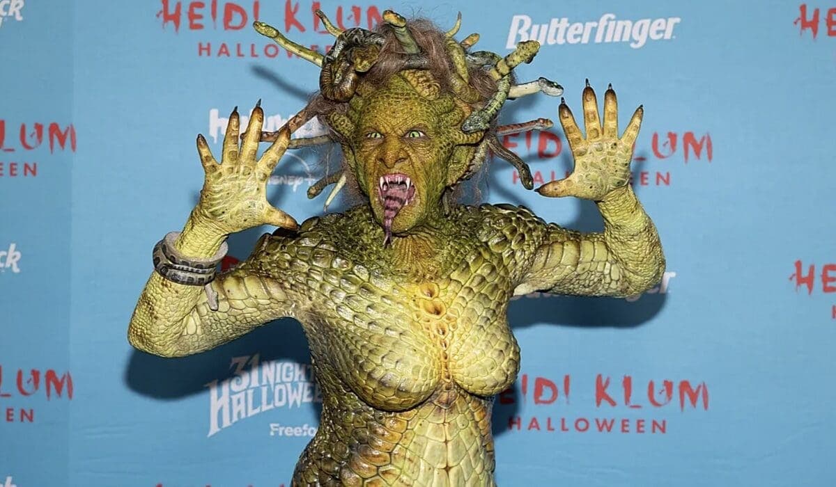 Heidi Klum sorprende al lucir irreconocible como Medusa en su fiesta de Halloween 2025