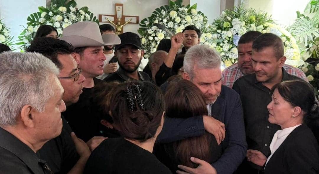 Video: Pobladores de Uruapan corren a gritos a gobernador de Michoacán, lo llaman "asesino"