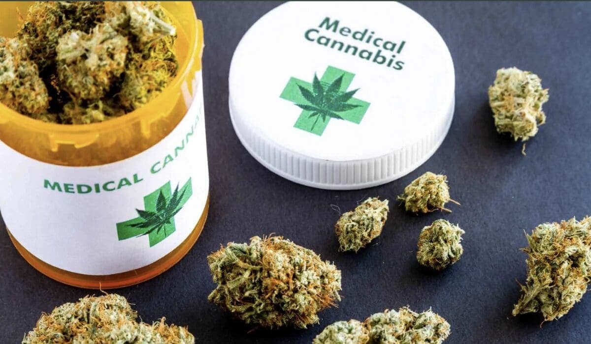 Flor de cannabis ya puede venderse con receta médica en Colombia