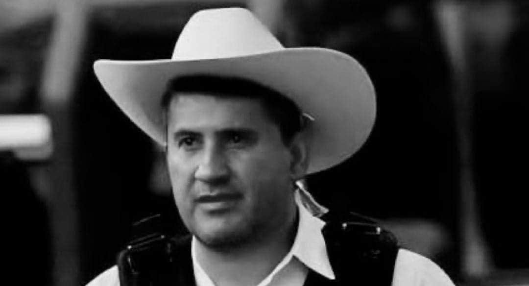 Critican a miembro de Morena por burlarse de asesinato de Carlos Manzo; borra tuits y dice que es un "montaje"