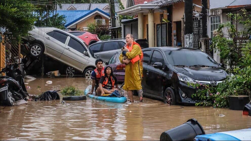 Video: Tifón Kalmaegi deja al menos 40 muertos y miles de desplazados por inundaciones en Filipinas