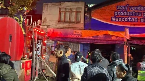 Video: Se registra fuerte incendio en una bodega de productos para mascotas en la colonia Morelos, CDMX
