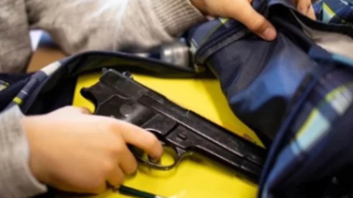 Maestra recibe 10 mdd como indemnización tras ser baleada por un alumno de seis años en Estados Unidos