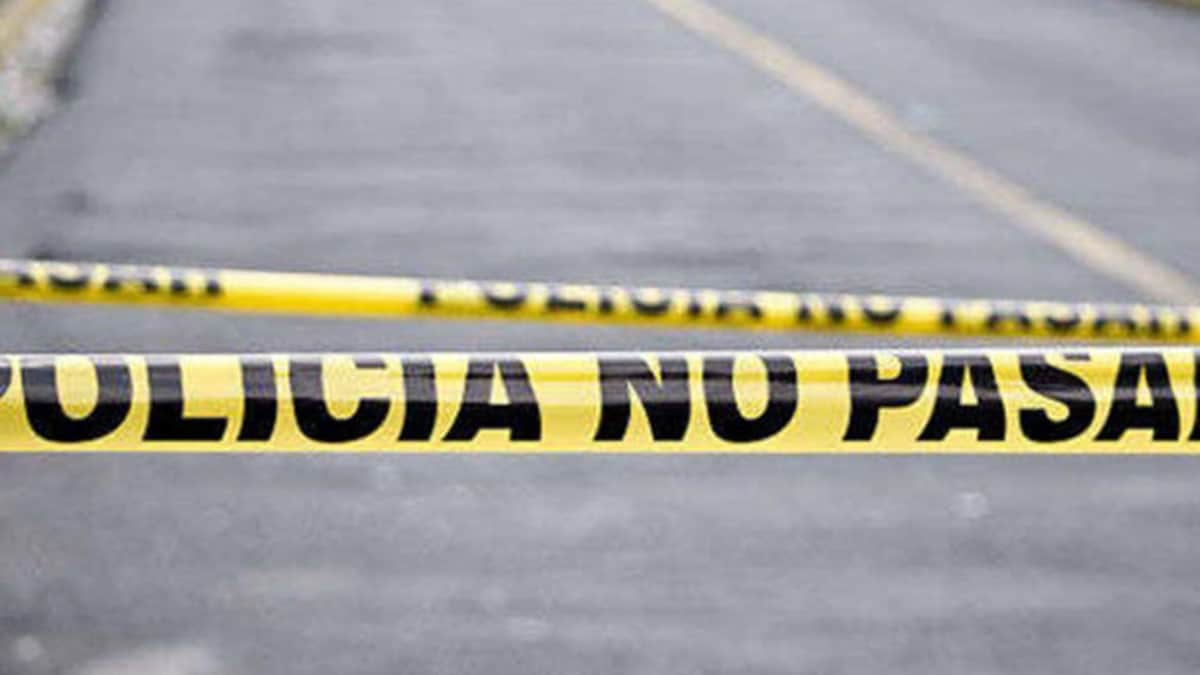 Presunto extorsionador es golpeado por vecinos de Iztapalapa, CDMX; termina con una bala en el glúteo