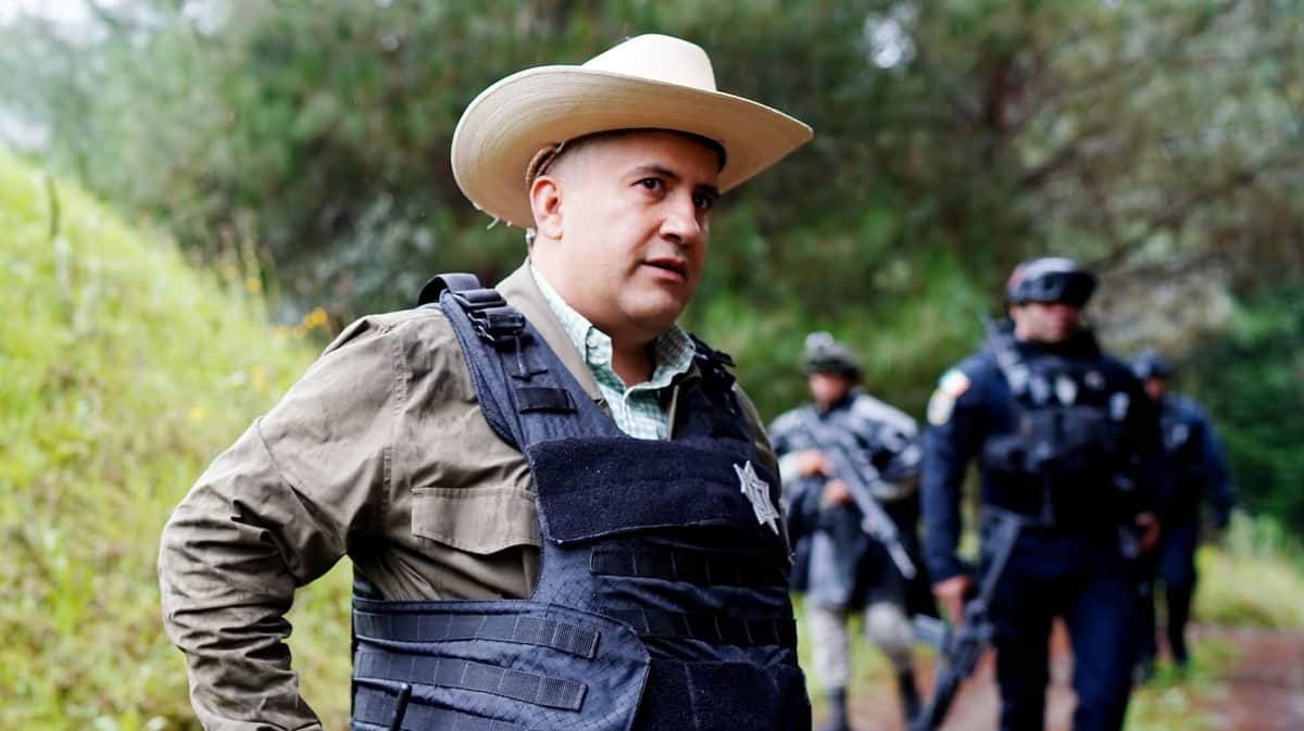 Investigan a escoltas de Carlos Manzo por matar a su asesino cuando ya estaba neutralizado en Michoacán