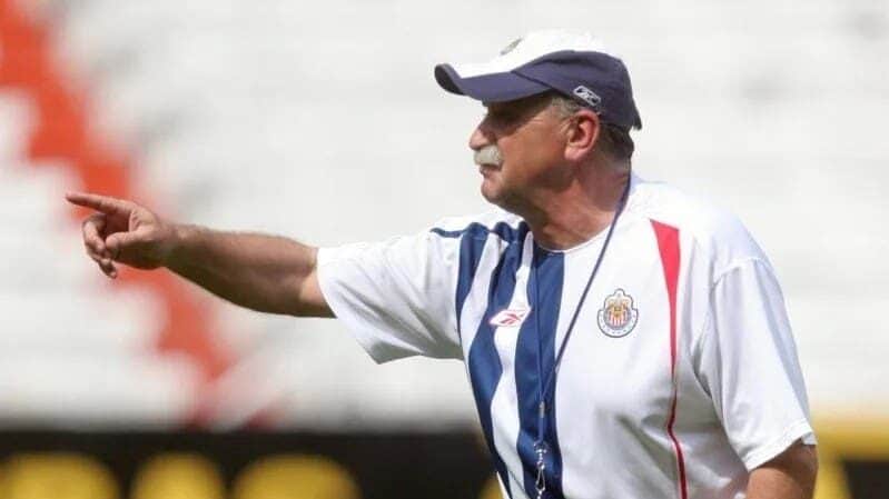 Muere Xabier Azkargorta, extécnico de Chivas en 2005, a los 72 años