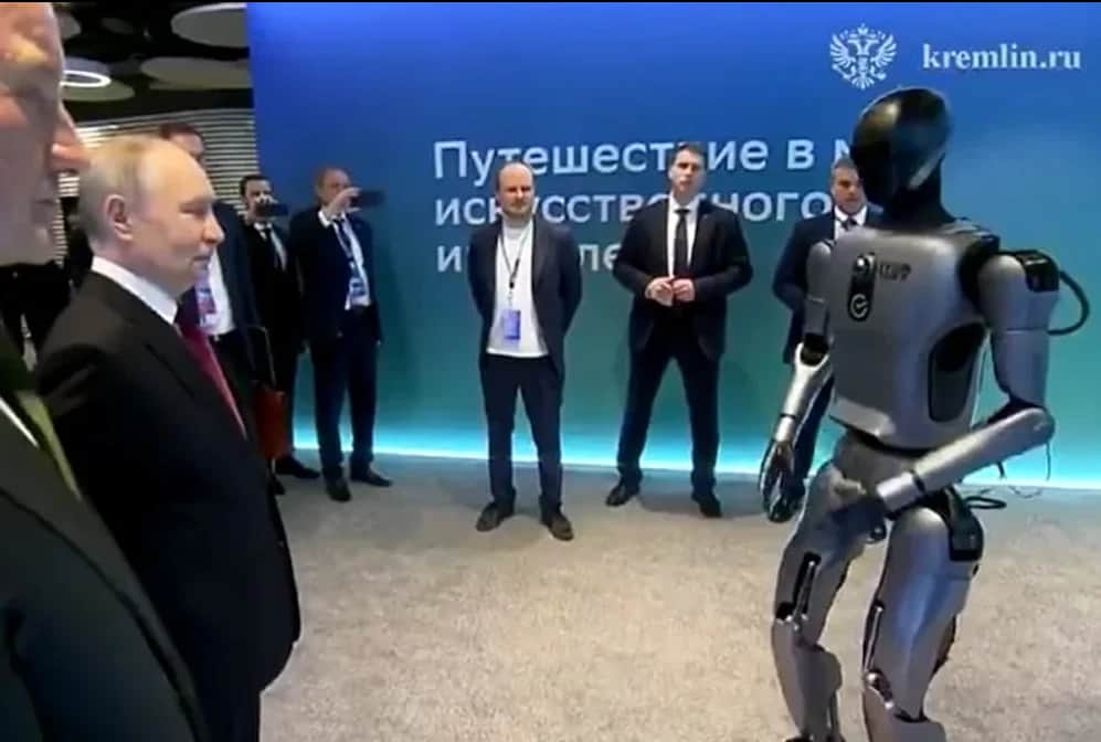 Video: Robot humanoide baila para el presidente Vladímir Putin en Rusia