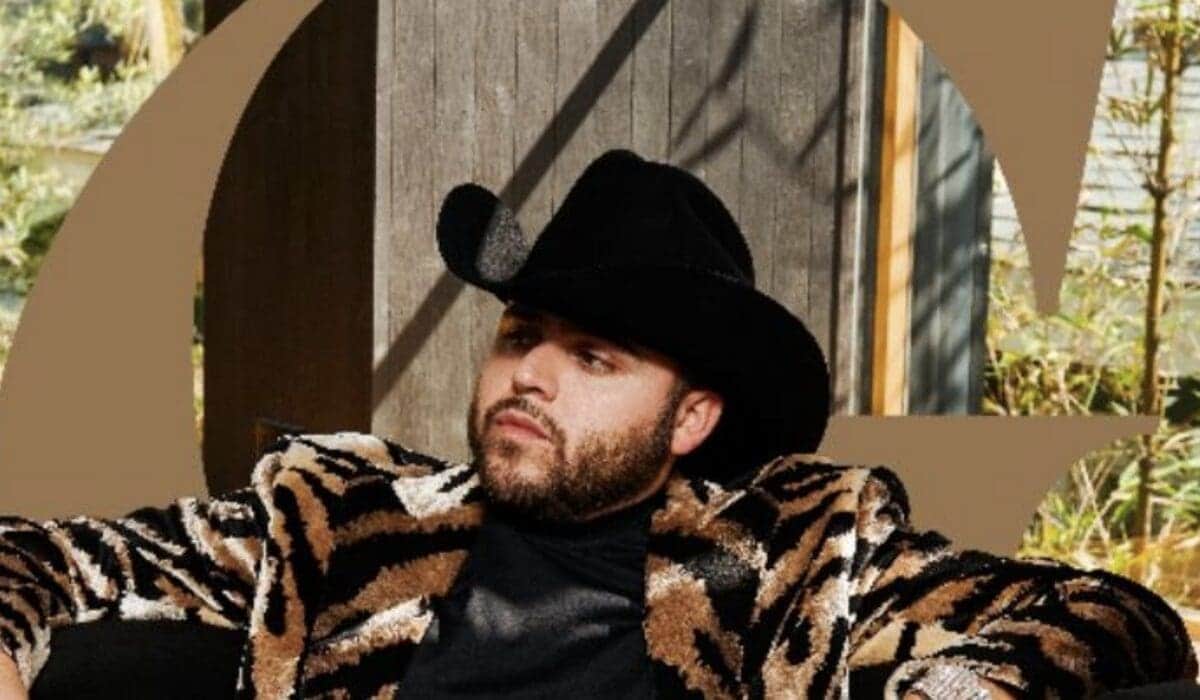Gerardo Ortiz, cantante mexicano, evita la prisión y obtiene tres años de libertad condicional tras cooperar con el FBI
