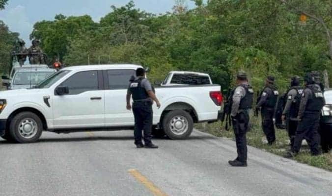 Localizan restos humanos en un auto abandonado en Puerto Morelos, Quintana Roo
