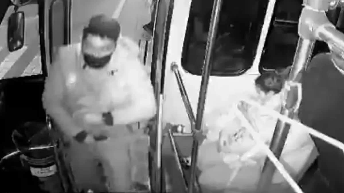 Video: Sujetos armados roban a pasajeros en transporte público en Puebla