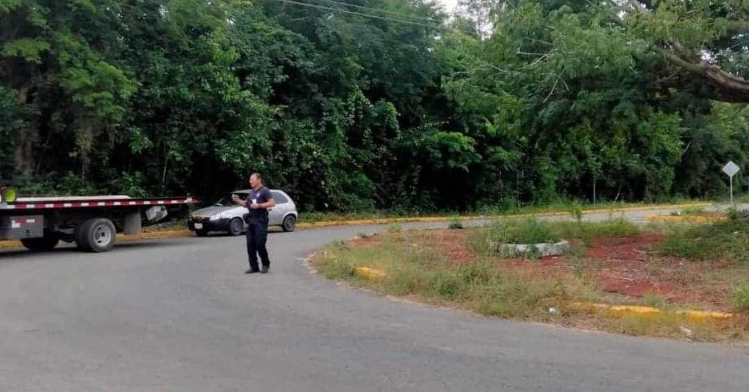 Sujeto fallece tras caer de vehículo en movimiento en Chetumal; el conductor era un menor de edad