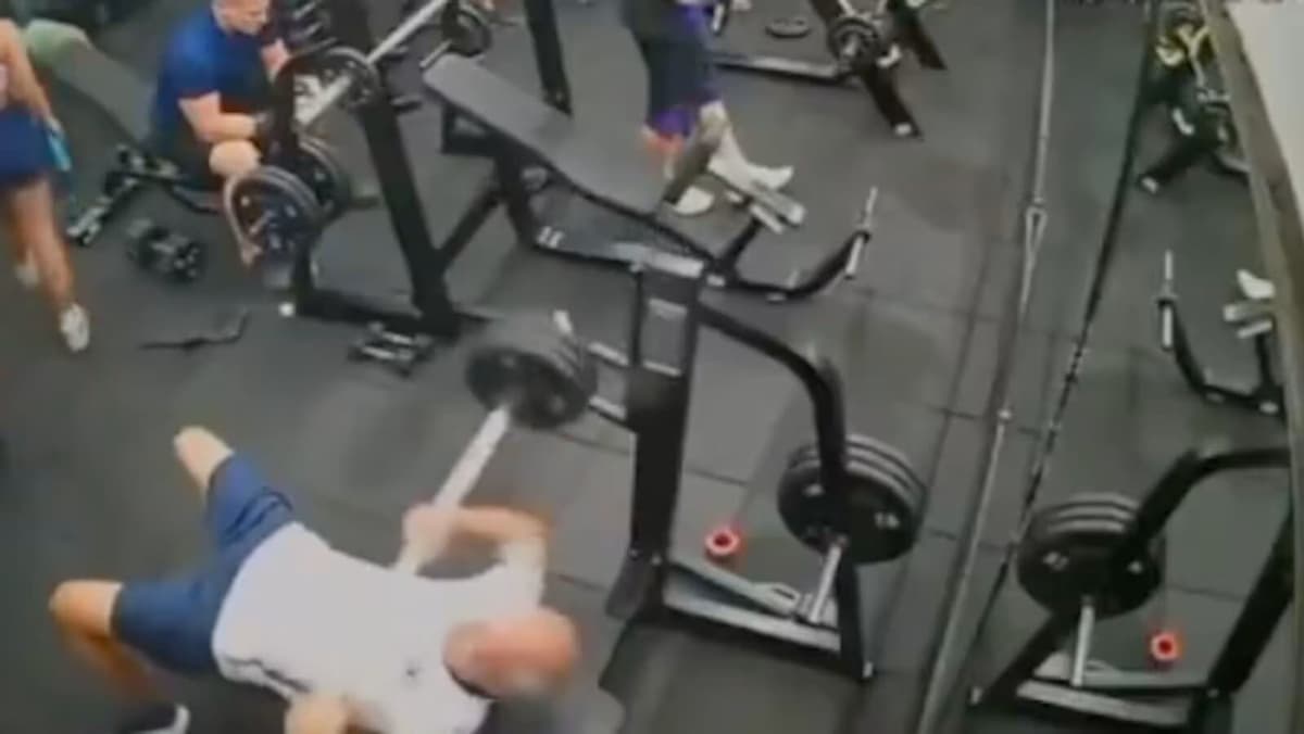 Video: Muere sujeto al caerle barra de pesas en el pecho en un gimnasio en Brasil