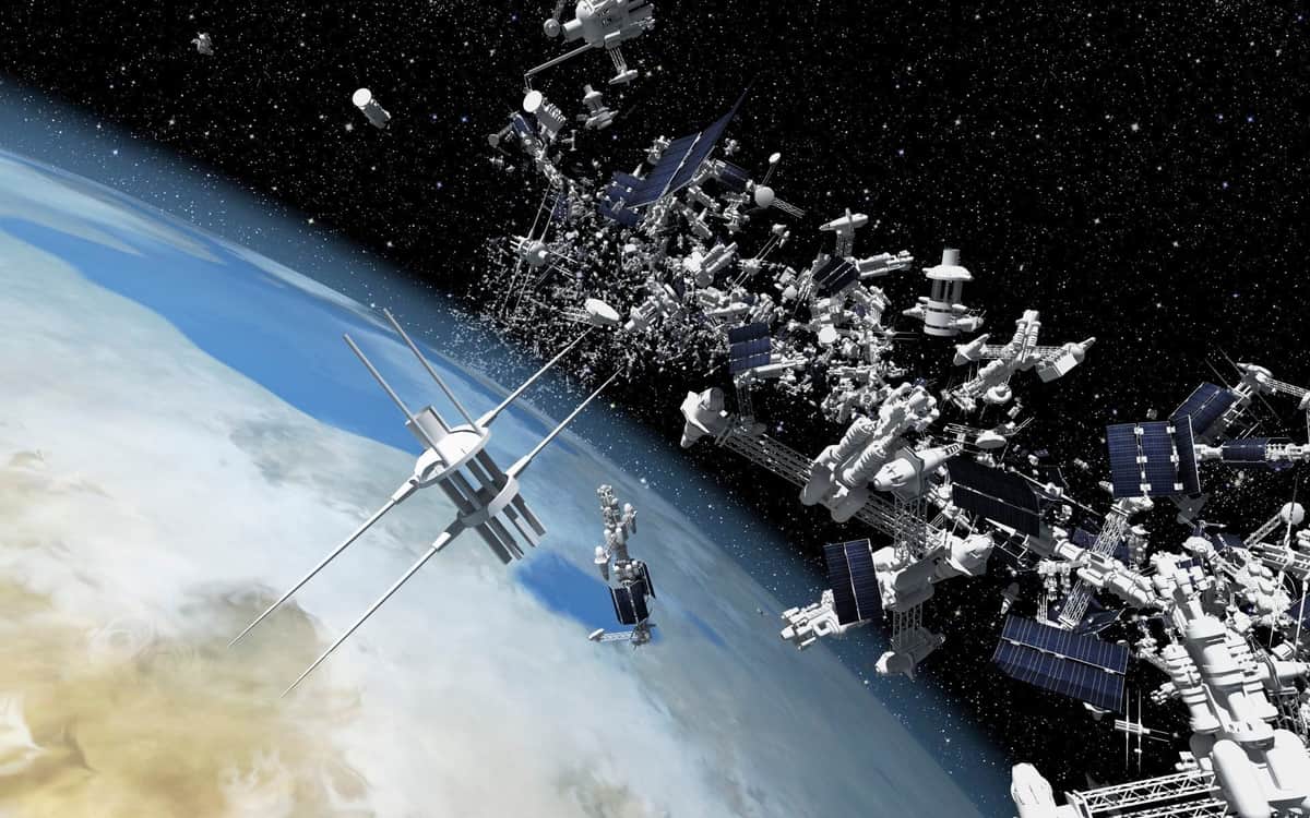 Alerta de la NASA: la basura espacial y los satélites saturan la órbita y ponen en riesgo a los telescopios
