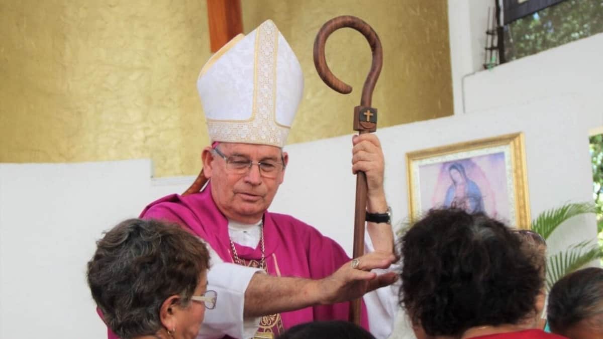 Renuncia Pedro Pablo Elizondo como obispo de la prelatura Cancún-Chetumal